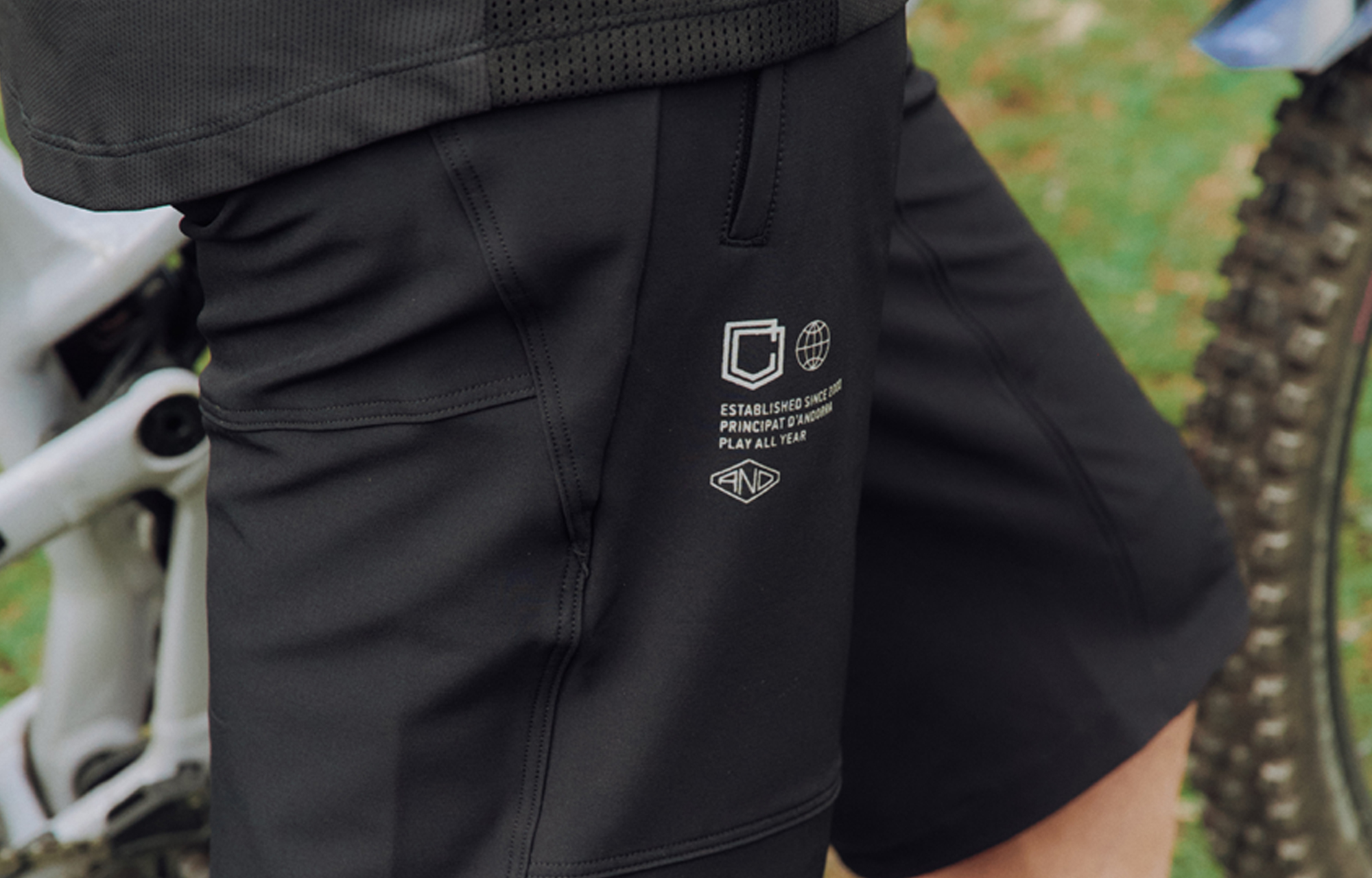 COMMENCAL LIGHTECH SHORT BLACK image number 5